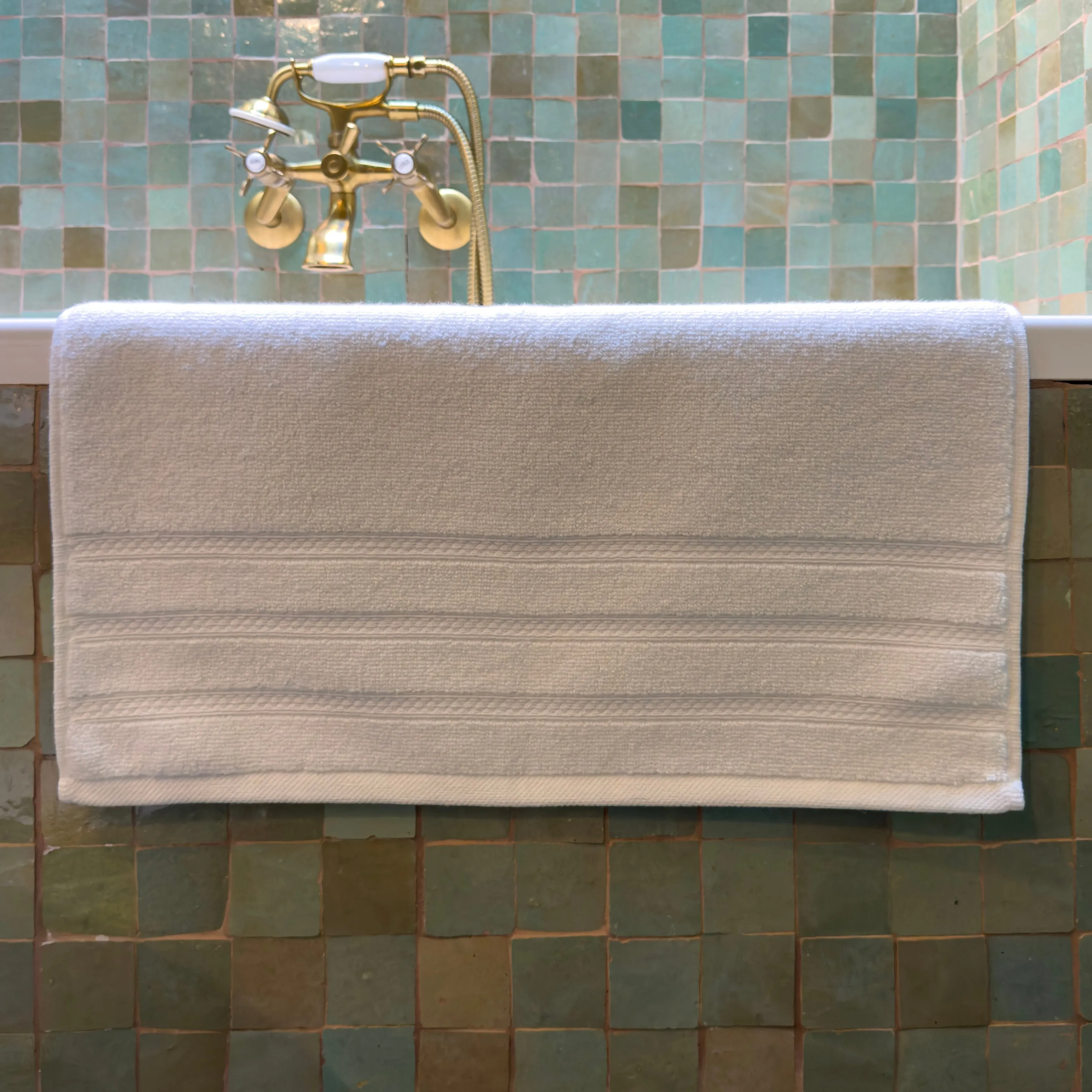 mojave diamond border bath mat